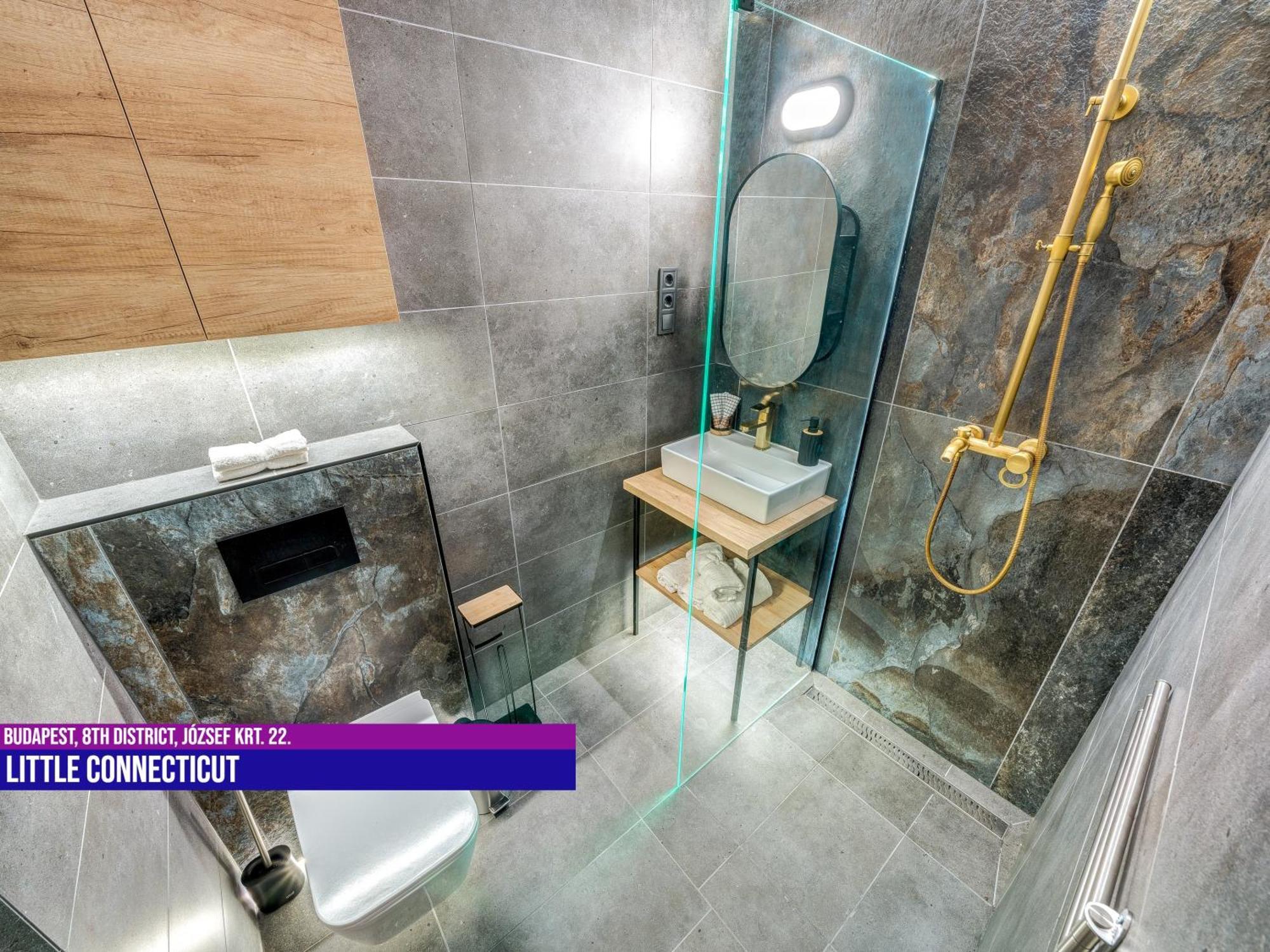 Little Americas East Coast Apartment บูดาเปสต์ ภายนอก รูปภาพ